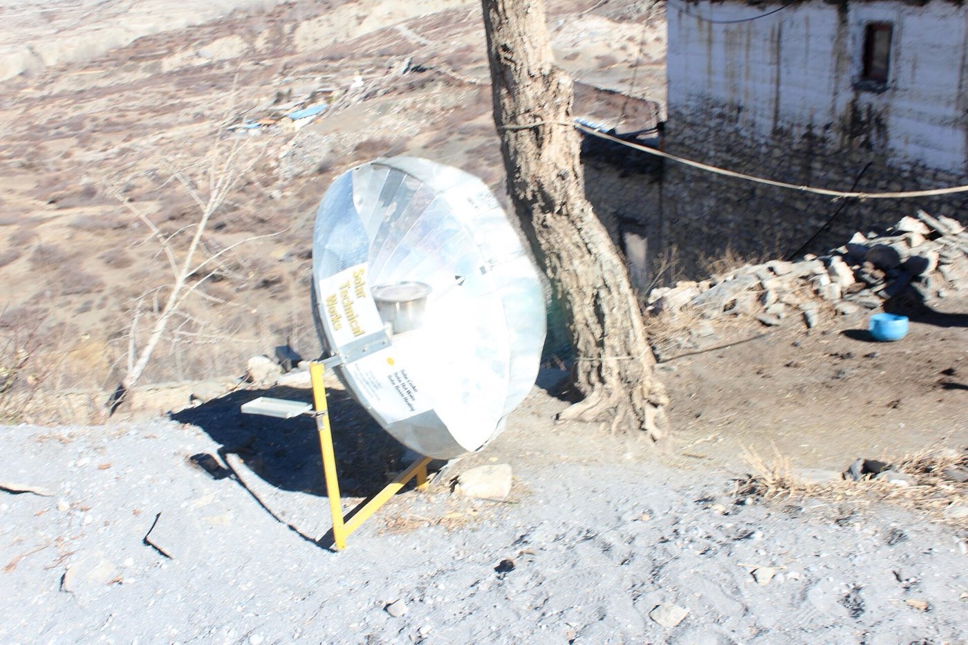A solar cooker in Ranipauwa, Mustang. Photo: Bijay Chaurasia, CC BY-SA 4.0